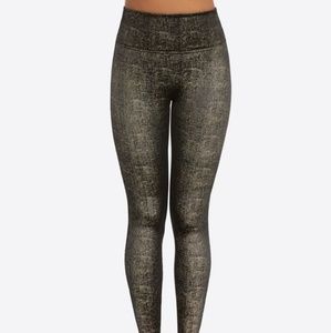 NWT XS Spanx Velvet Shine Leggings
